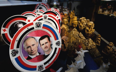 Suwenir z kiosku w Damaszku: bulgur najlepiej smakuje z talerzyka z Putinem