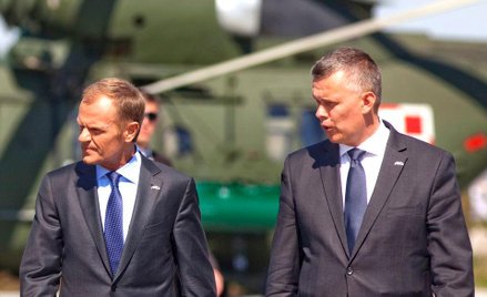 Premier Donald Tusk i szef MON Tomasz Siemoniak