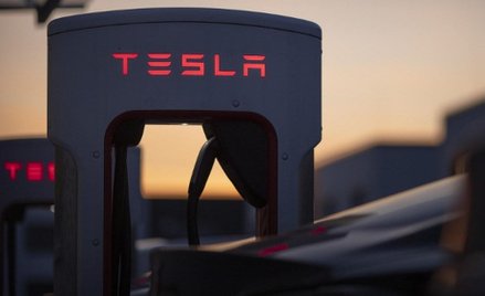 Tesla mocno traci po silnych zwyżkach