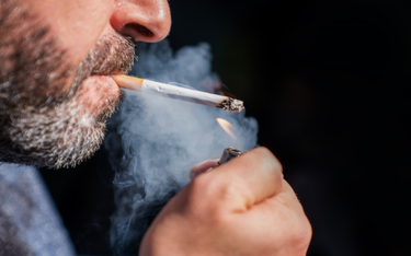 Nowa Zelandia jako pierwsza na świecie chciała wprowadzić zakaz palenia. Rząd rezygnuje