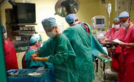 W szpitalach nadal brakuje anestezjologów, ale w tej dziedzinie kształci się już 900 młodych lekarzy