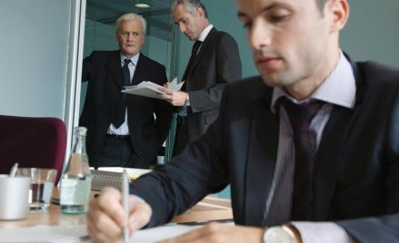 Połowa prezesów i członków zarządu po 50. roku życia traci pracę