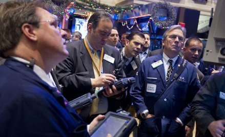 Na największych rynkach akcji dominowały spadki