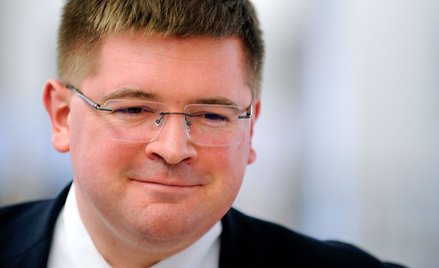 Wiceminister Tomasz Rzymkowski mówi o ideologii w podręczniku. Anna Zalewska reaguje