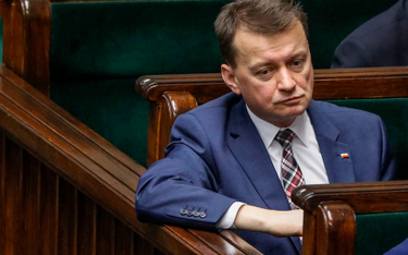 Sondaż: Czy Mariusz Błaszczak powinien opuścić fotel szefa MSWiA