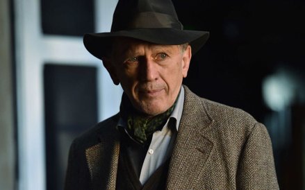 Jan Englert jako Radost w „Ślubach panieńskich” w swojej reżyserii. Występują też Kamila Baar-Kochań