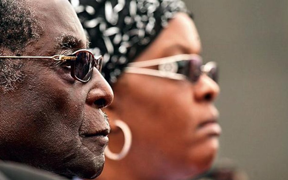 Robert i Grace Mugabe są objęci sankcjami UE i USA - ale prowadzą interesy ze szwajcarską firmą (fot