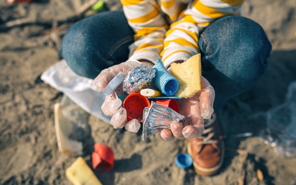 Polska powoli żegna się z jednorazowym plastikiem. Rząd dopiero szykuje ustawy