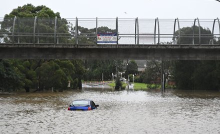 Zalana ulica w Lansvale na przedmieściach Sydney