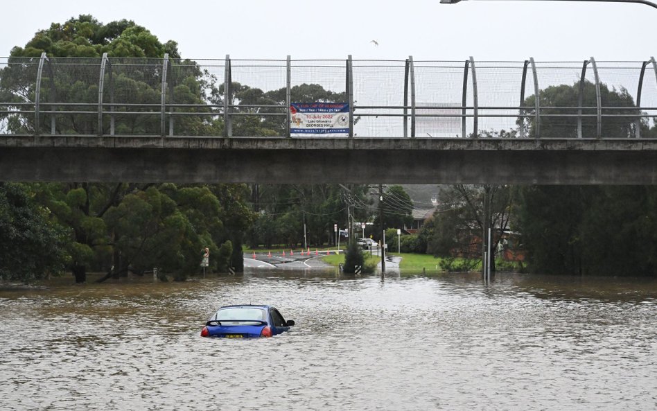 Zalana ulica w Lansvale na przedmieściach Sydney