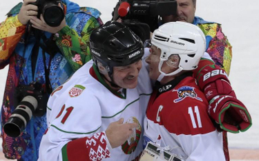 Prezydenci Białorusi i Rosji zagrali w hokeja w Soczi