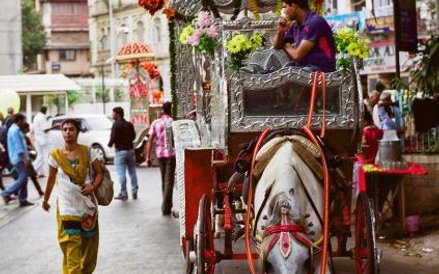 Dorożki w Bombaju. Świecący kicz na kółkach