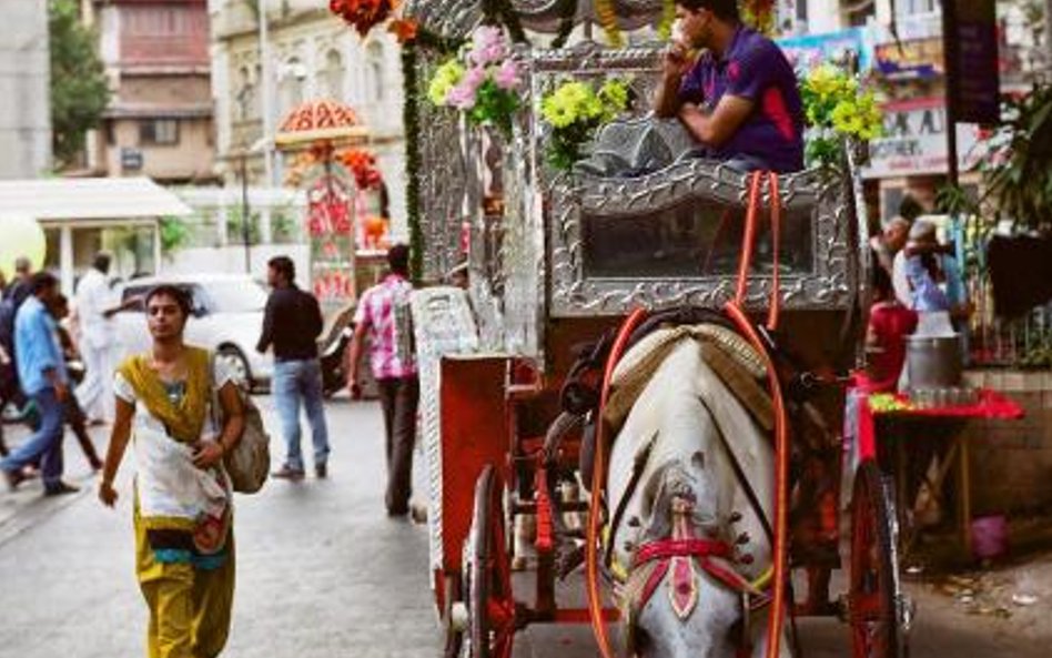 Dorożki w Bombaju. Świecący kicz na kółkach