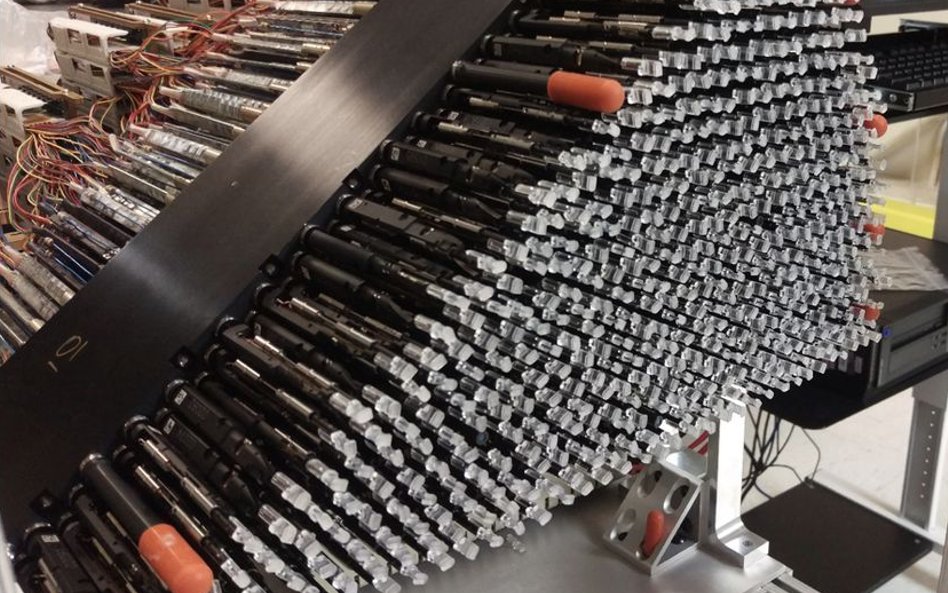 Urządzenia spektroskopowego DESI to setki tysięcy części, które są montowane w National Laboratory L