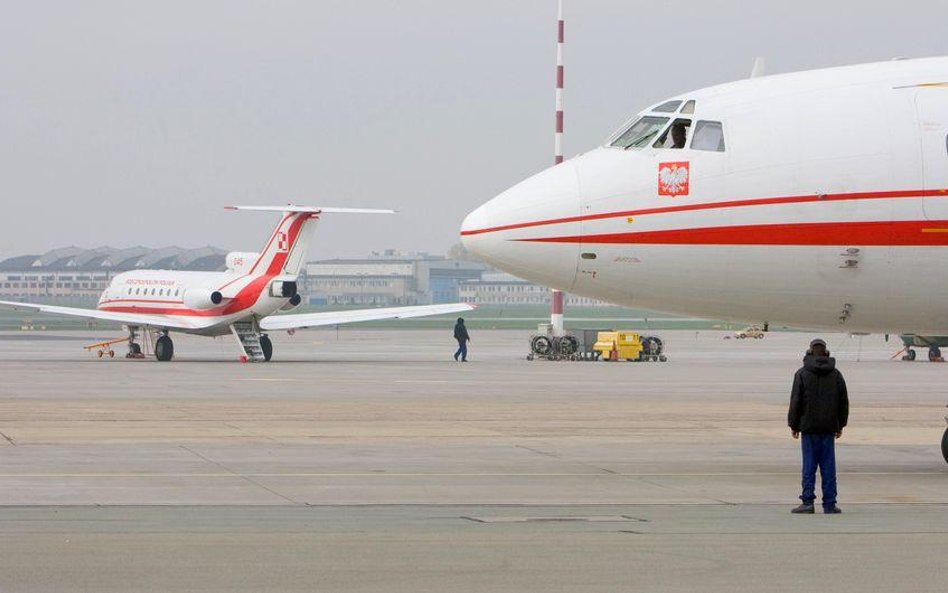 Jak-40 i Tu-154M na rządowym Okęciu