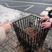 Poza koksownikami, pracującym na zewnątrz w zimę trzeba też zapewnić odzież ochronną