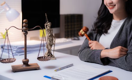 Ukończenie studiów prawniczych daje wiele możliwości rozwoju zawodowego. Dla wielu młodych ludzi dec