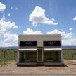 Butik Marfa Prada na teksańskim pustkowiu