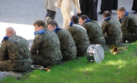 Wątpliwe podstawy płacy w wojsku