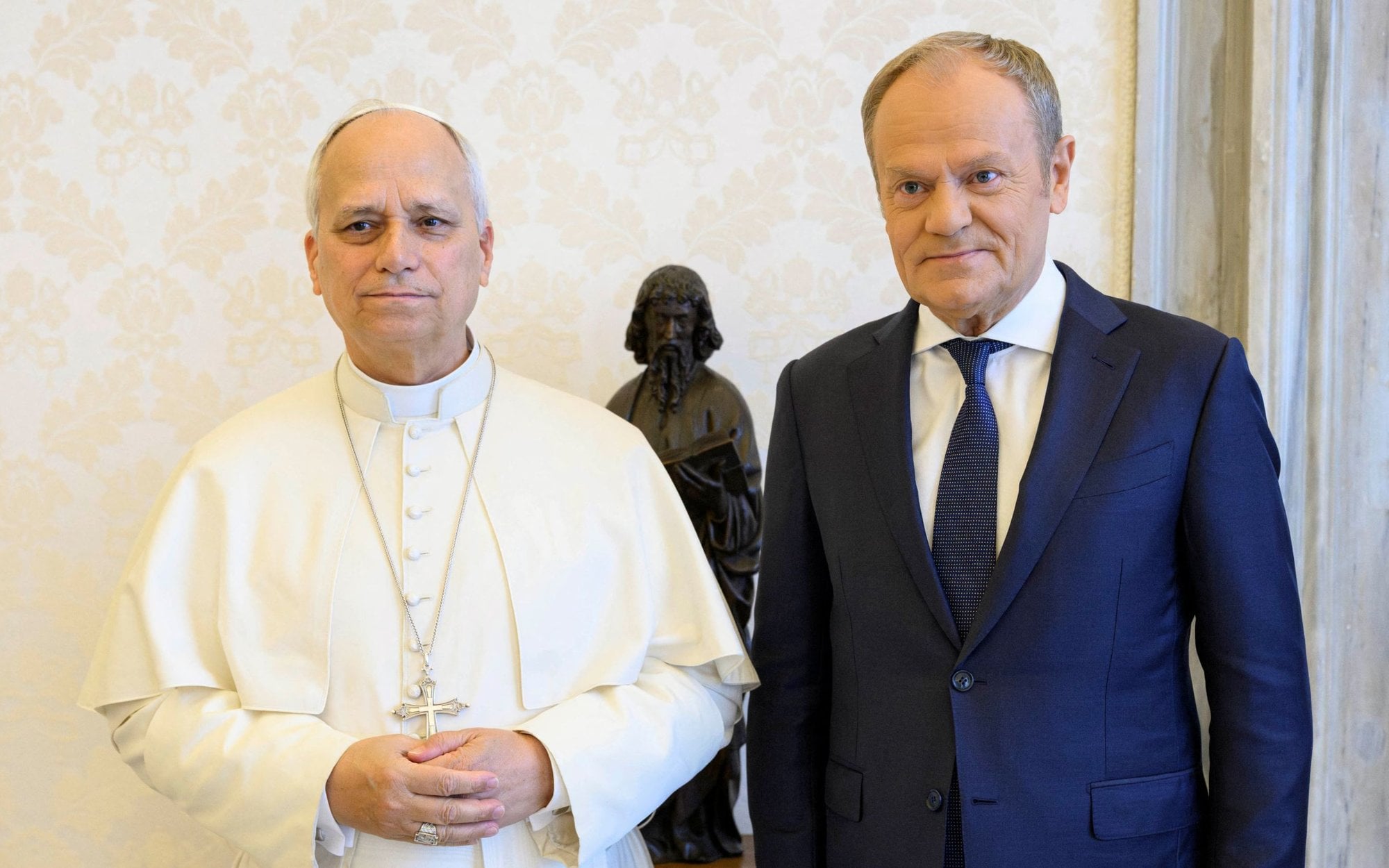 Michał Szułdrzyński: Zakaz telefonów w szkołach i pornografii dla dzieci. Donald Tusk i Leon XIV zaskakująco zgodni