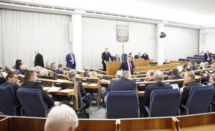 W nocy z 31 stycznia na 1 lutego Senat przyjął nowelizację ustawy o IPN w wersji niezmienionej w sto