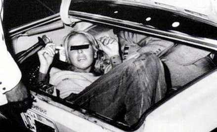 Sposobów na opuszczenie NRD było bez liku. Na zdjęciu wyprawa do Berlina Zachodniego tuż po wybudowa