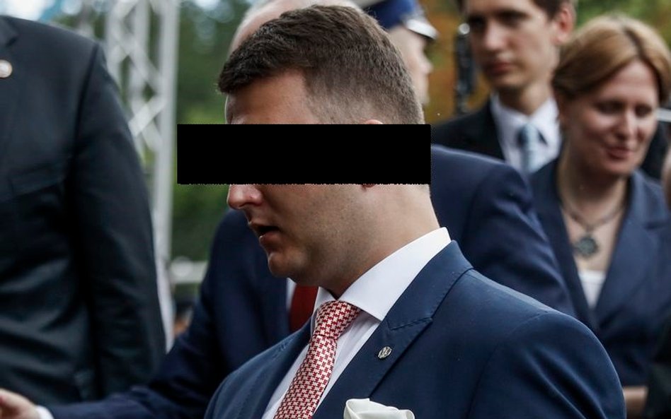 Były rzecznik MON Bartłomiej M. oskarżony o sprzedaż alkoholu bez zezwolenia