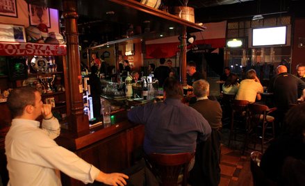 Bary, restauracje i kawiarnie czynne do 22 w całej Polsce?