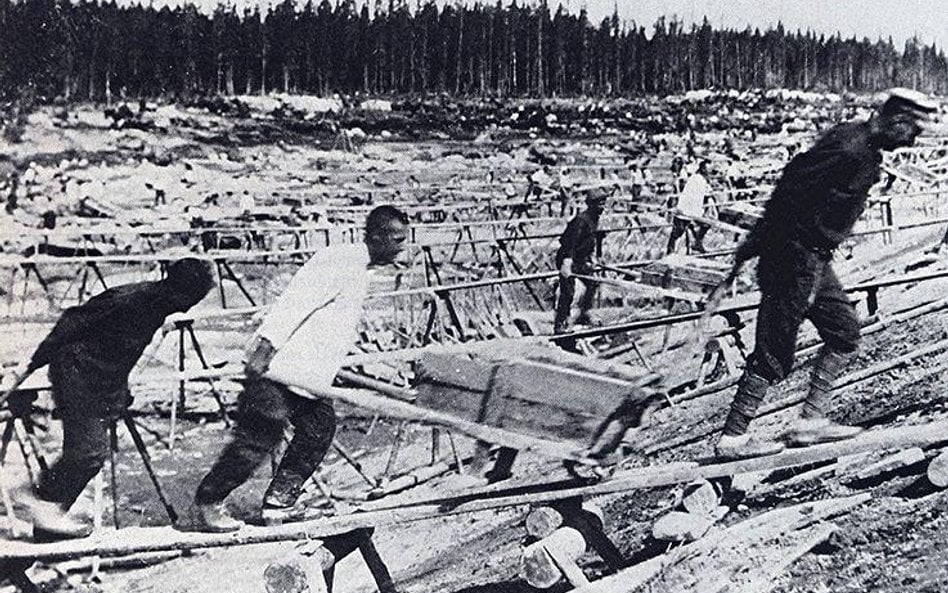 Więźniowie przy budowie Kanału Białomorsko-Bałtyckiego, 1932 rok
