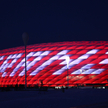 Allianz Arena w Monachium z wyświetlonym na fasadzie napisem „Danke, Franz”.