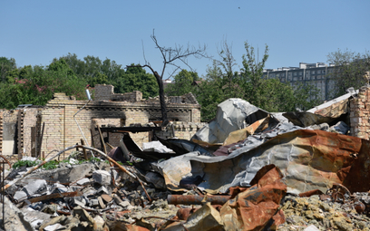 Zniszczenia w Irpieniu w obwodzie kijowskim w wyniku rosyjskiego ostrzału rakietowego.