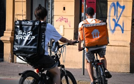 Rząd chce regulować Ubera i kurierów. Rykoszet może trafić fintechy i programistów