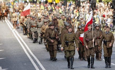 Miłośnicy wojskowości, którzy brali udział w defiladzie, nie zostali dokładnie sprawdzeni