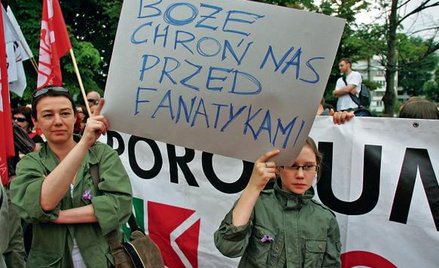 Pikieta zorganizowana przez w czerwcu 2008 r. przez Feminotekę na znak poparcia dla 14-letniej Agaty