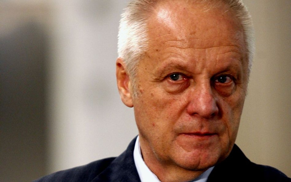 Stefan Niesiołowski: Nie ma podstaw, żeby robić jakieś ekshumacje