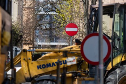 Remont na Malczewskiego to pożegnanie z historyczną kostką bazaltową