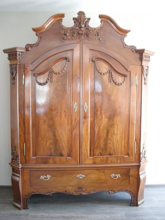 Względnie tanie są dziś zabytkowe meble XVIII stulecia