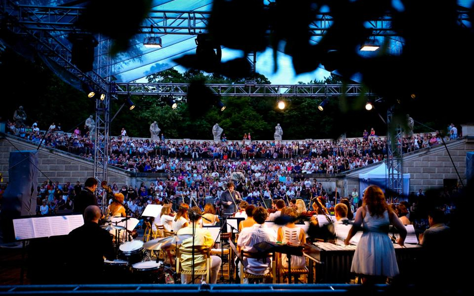 Koncert Młodej Polskiej Filharmonii w Amfiteatrze Łazienek Królewskich 3.08.12