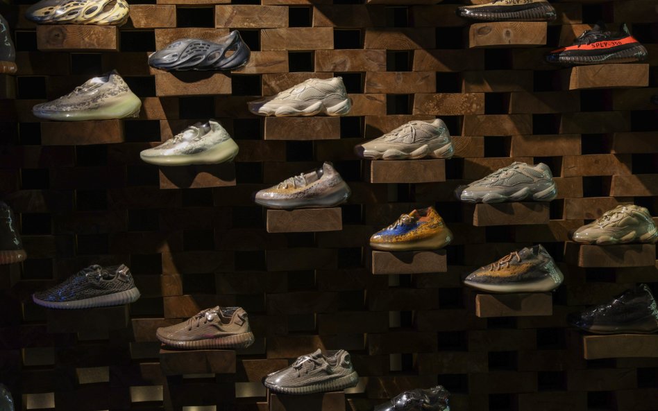 Adidas ma kłopot z góra niesprzedanych butów Yeezy. Gigantyczne straty