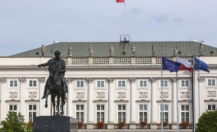 Zaatakował policjantów przed Pałacem, teraz się tłumaczy