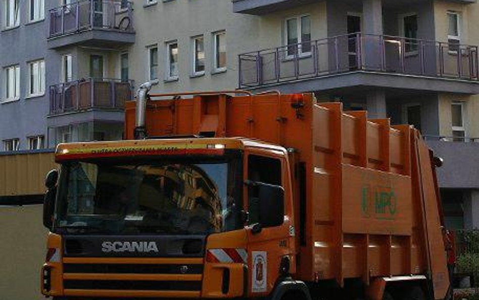 Firmy odbierające odpady muszą złożyć sprawozdanie do końca tego miesiąca. Spóźnienie narazi przedsi