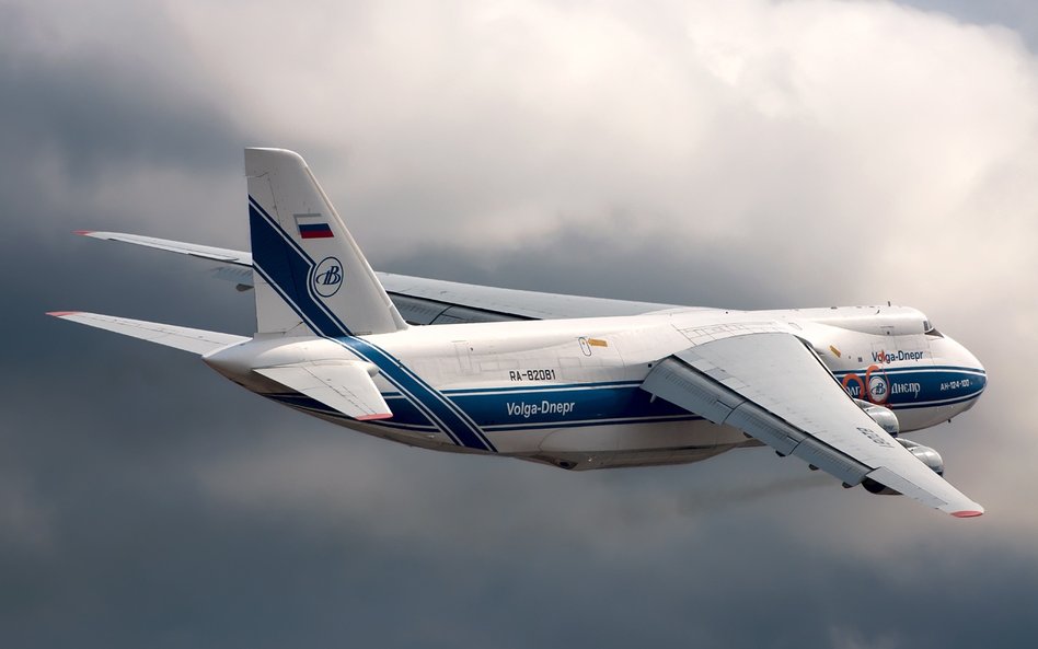 Samolot An-124-100