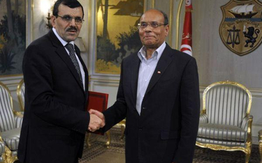 Prezydent Moncef Marzouki (z lewej) z nowym premierem Alim Larayedhem