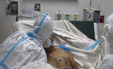 Liczba ofiar COVID-19 na świecie przekroczyła 900 tysięcy