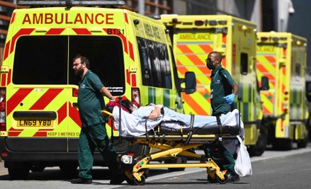 Transport chorej na COVID-19 w Londynie