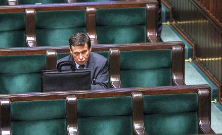 Sejm liczy 460 posłów, a zakazano zgromadzeń powyżej 50 osób.