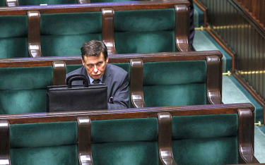 Sejm liczy 460 posłów, a zakazano zgromadzeń powyżej 50 osób.