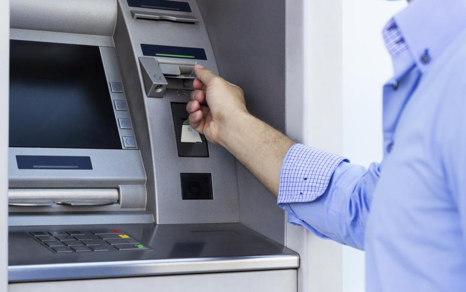 Usługa usprawniająca transakcje w bankomatach - jaka stawka VAT