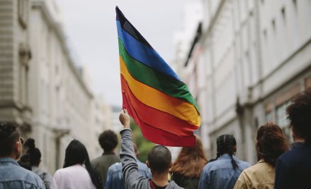 Przez uchwały anty-LGBT pieniądze z UE może stracić 5 regionów
