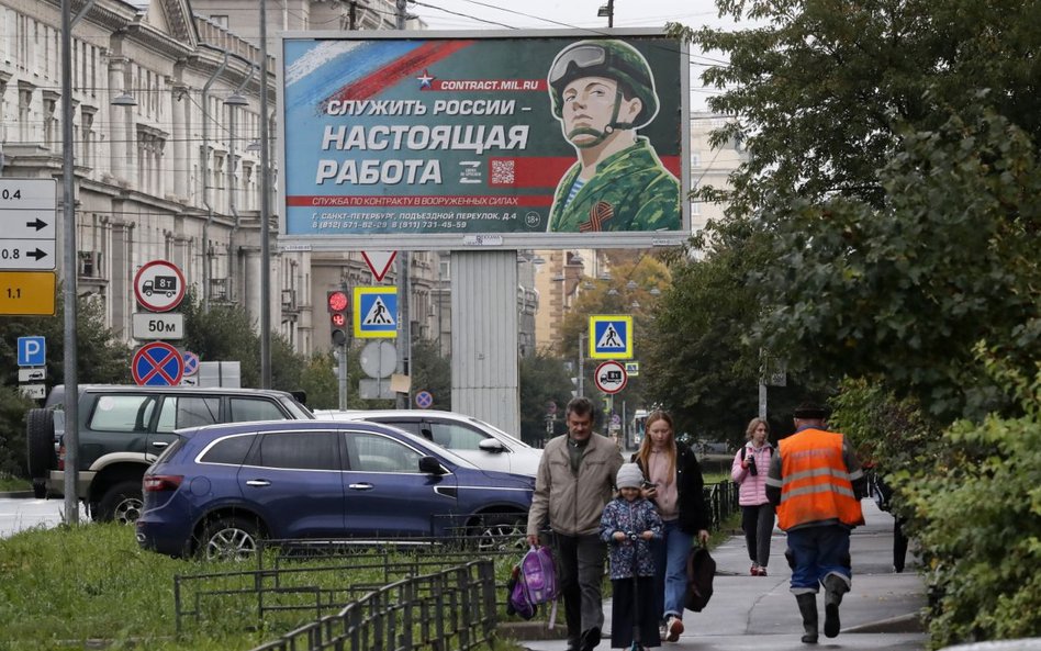 Sankt Petersburg. Banner z hasłem "Służba Rosji to prawdziwa praca"